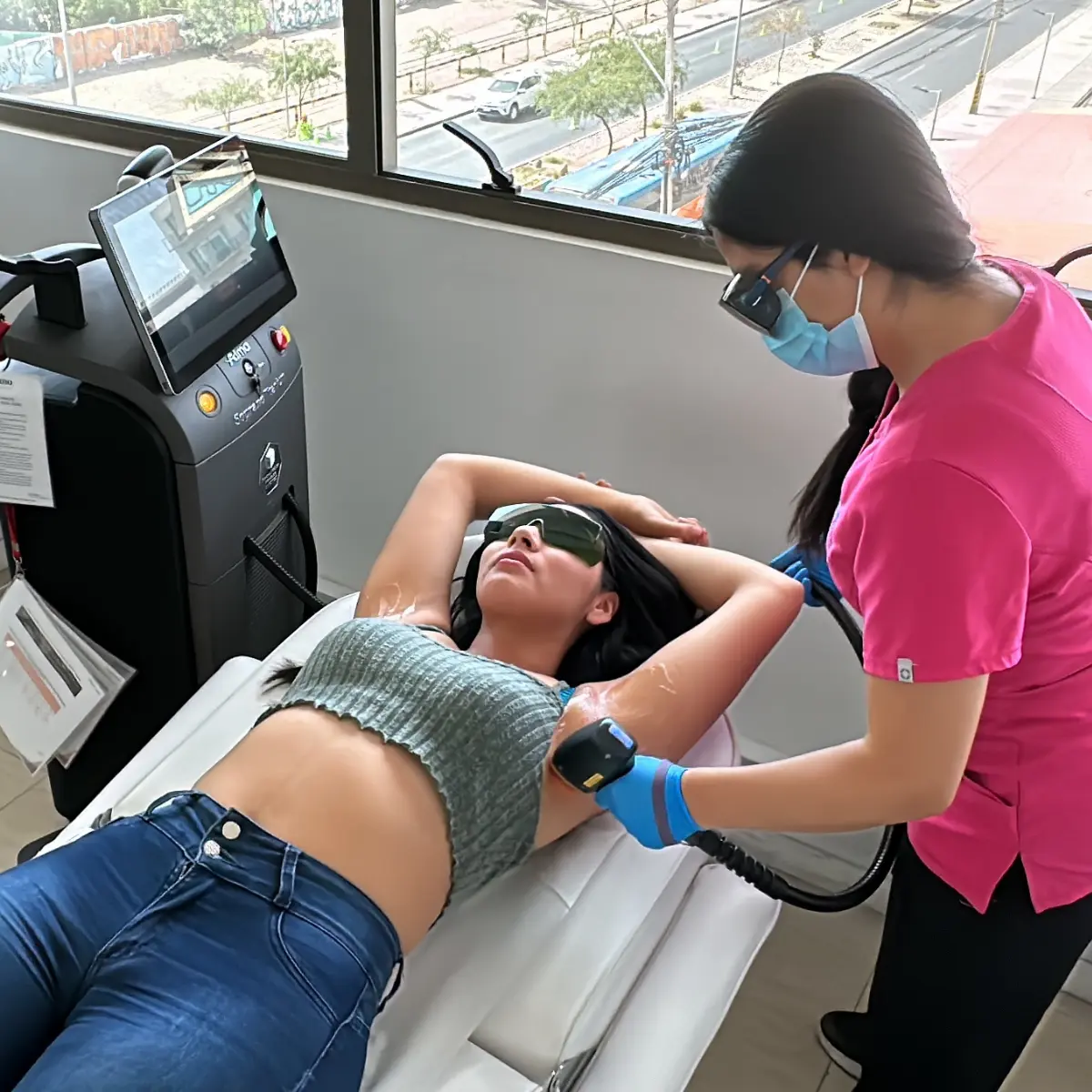 Depilación láser para mujer con Soprano Titanium en Vitabella Calama